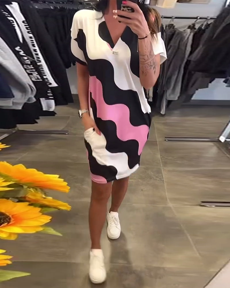 Karina | Jurk met golvenprint en V-hals