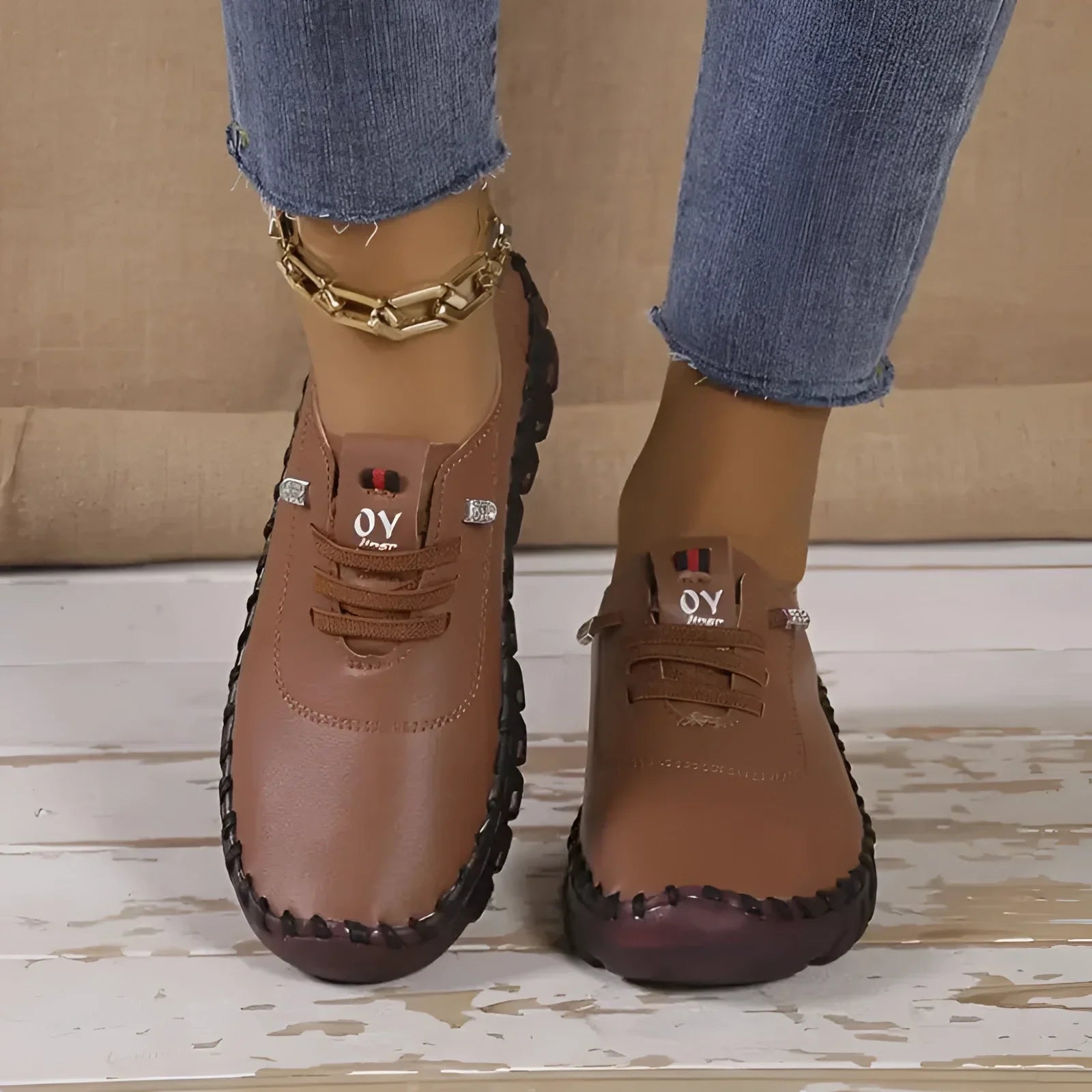 Bruine Leren Mocassins met Ketting - Elegante Dames Schoenen voor Elke Dag