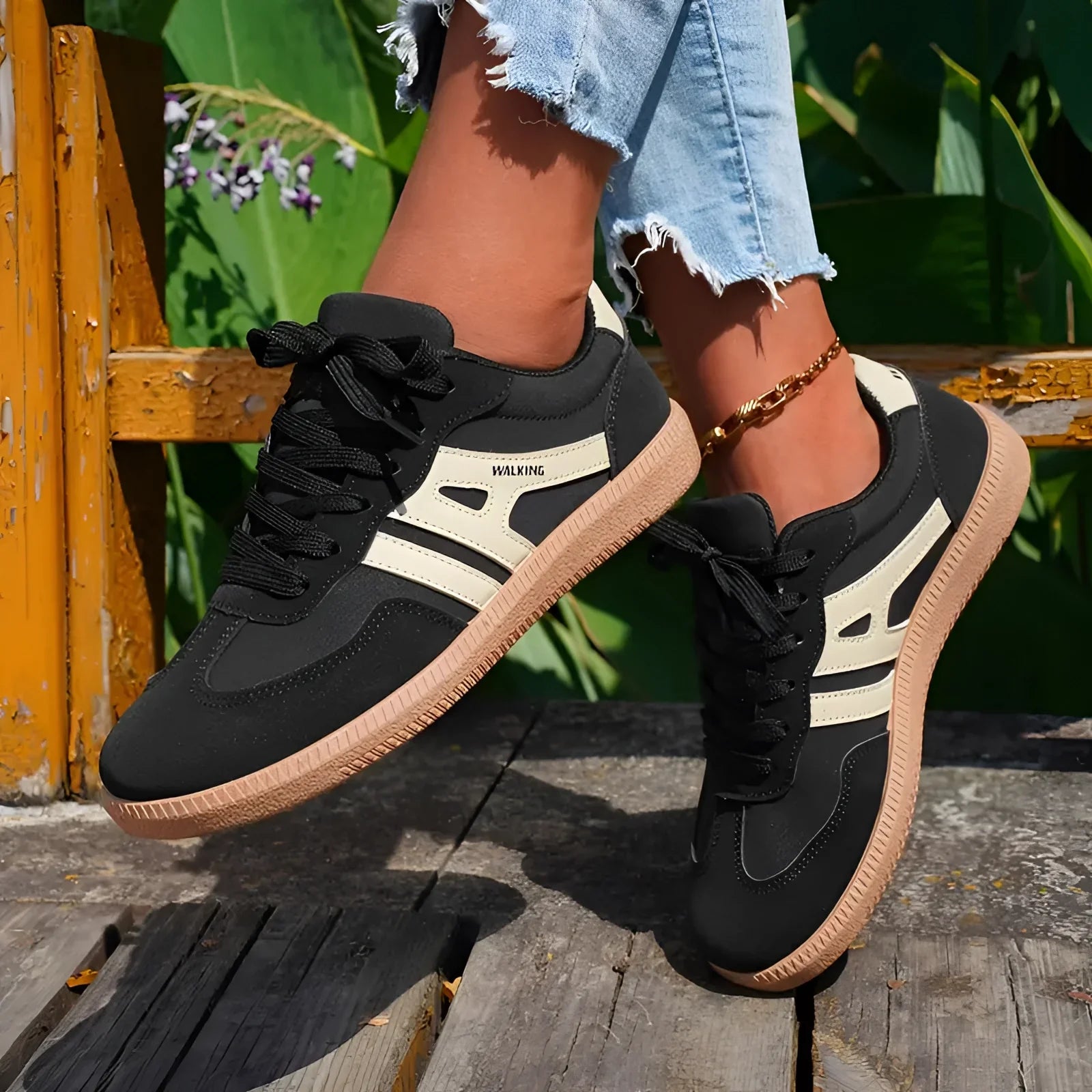 Oliwia – Klassieke Zwarte Sneakers