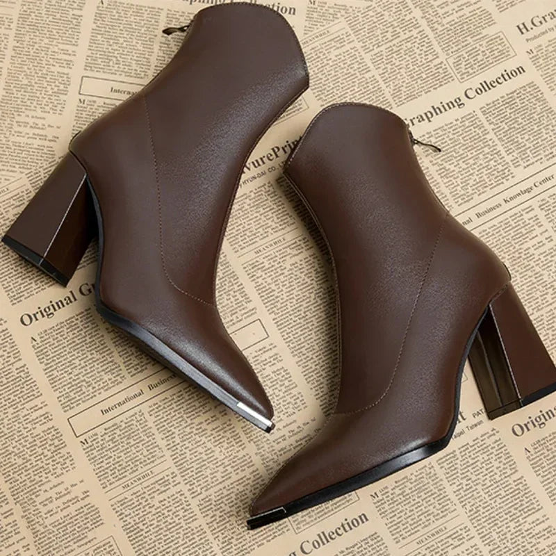 Hope - Elegante Chelsea boots voor vrouwen met glanzende punt