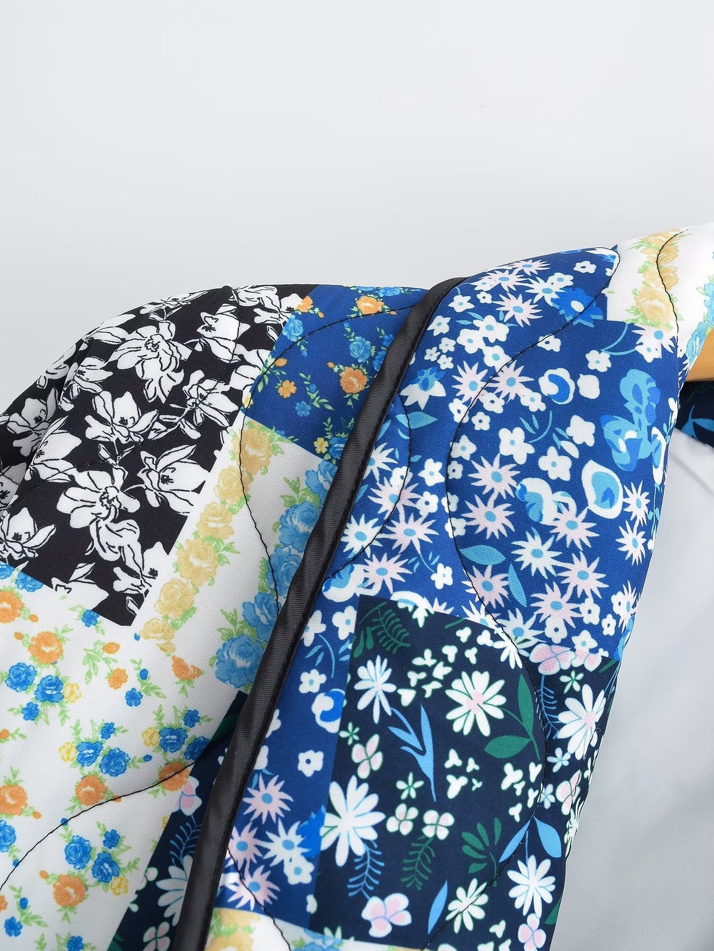 Oranji ® | Revvy | Jas met bloemenpatchworkprint