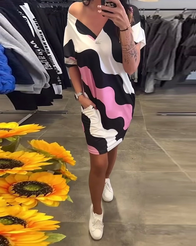 Karina | Jurk met golvenprint en V-hals