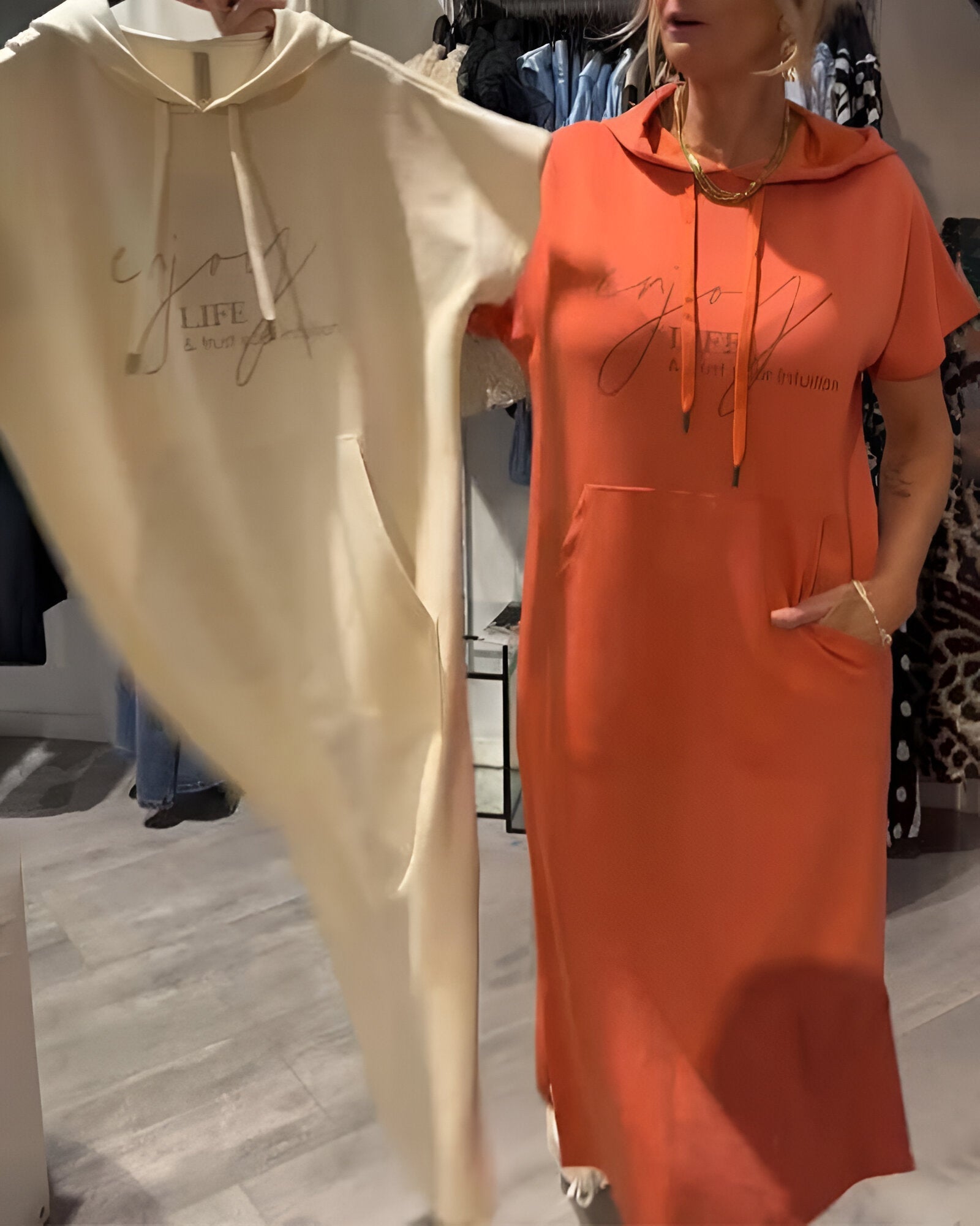 Saskia | Vrije jurk met capuchon