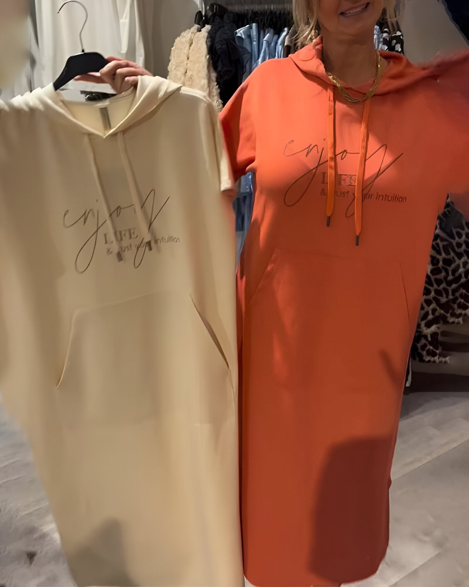 Saskia | Vrije jurk met capuchon