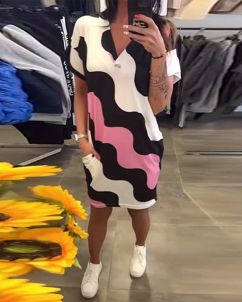 Karina | Jurk met golvenprint en V-hals