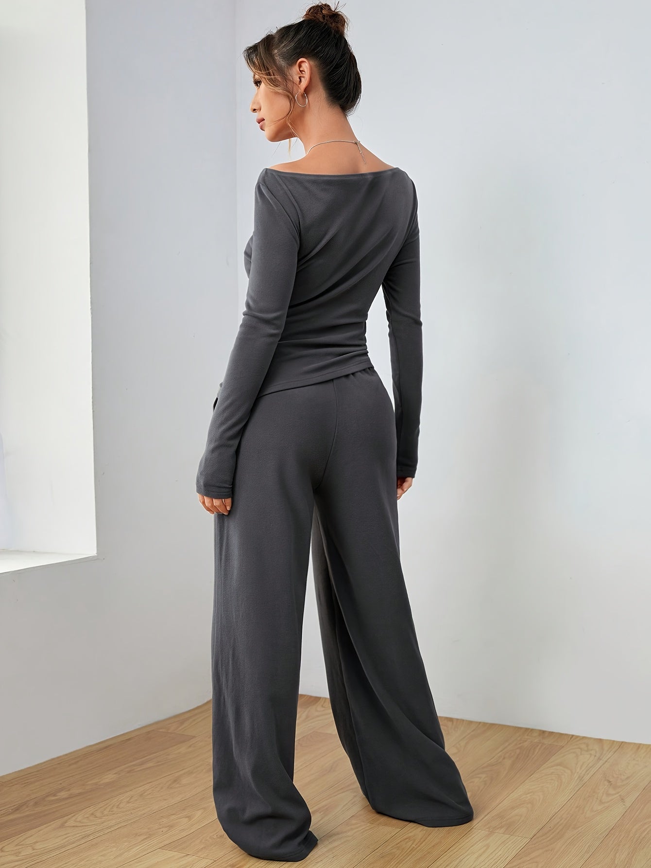 Oranji ® | Celine - Stijlvolle effen shirt wide fit joggingbroek dames set met boothals