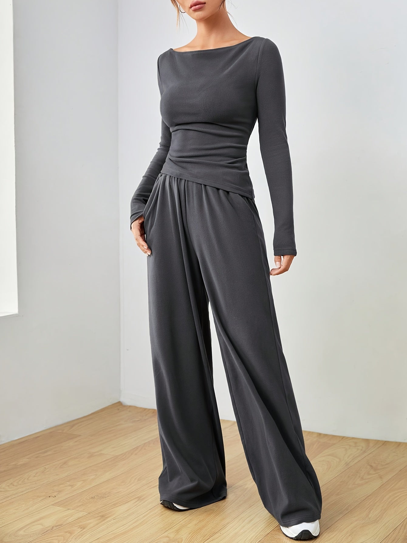 Oranji ® | Celine - Stijlvolle effen shirt wide fit joggingbroek dames set met boothals