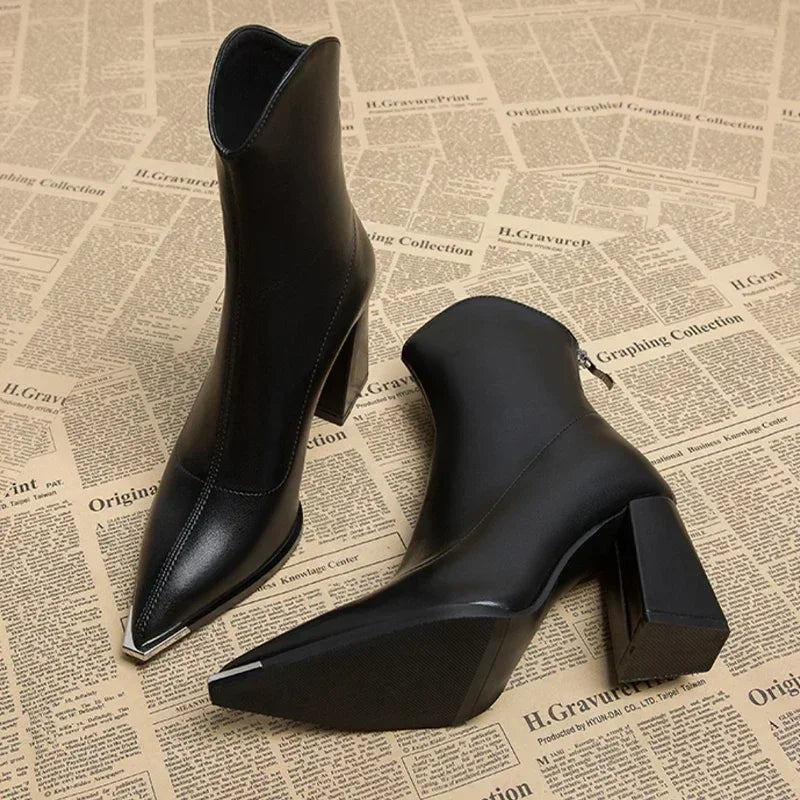 Hope - Elegante Chelsea boots voor vrouwen met glanzende punt