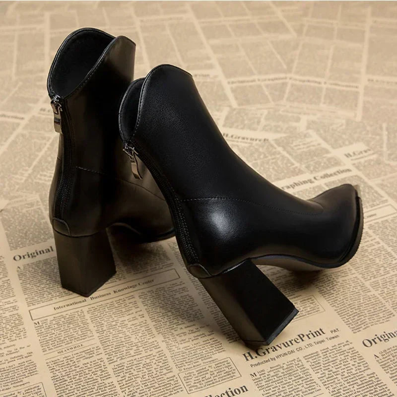 Hope - Elegante Chelsea boots voor vrouwen met glanzende punt