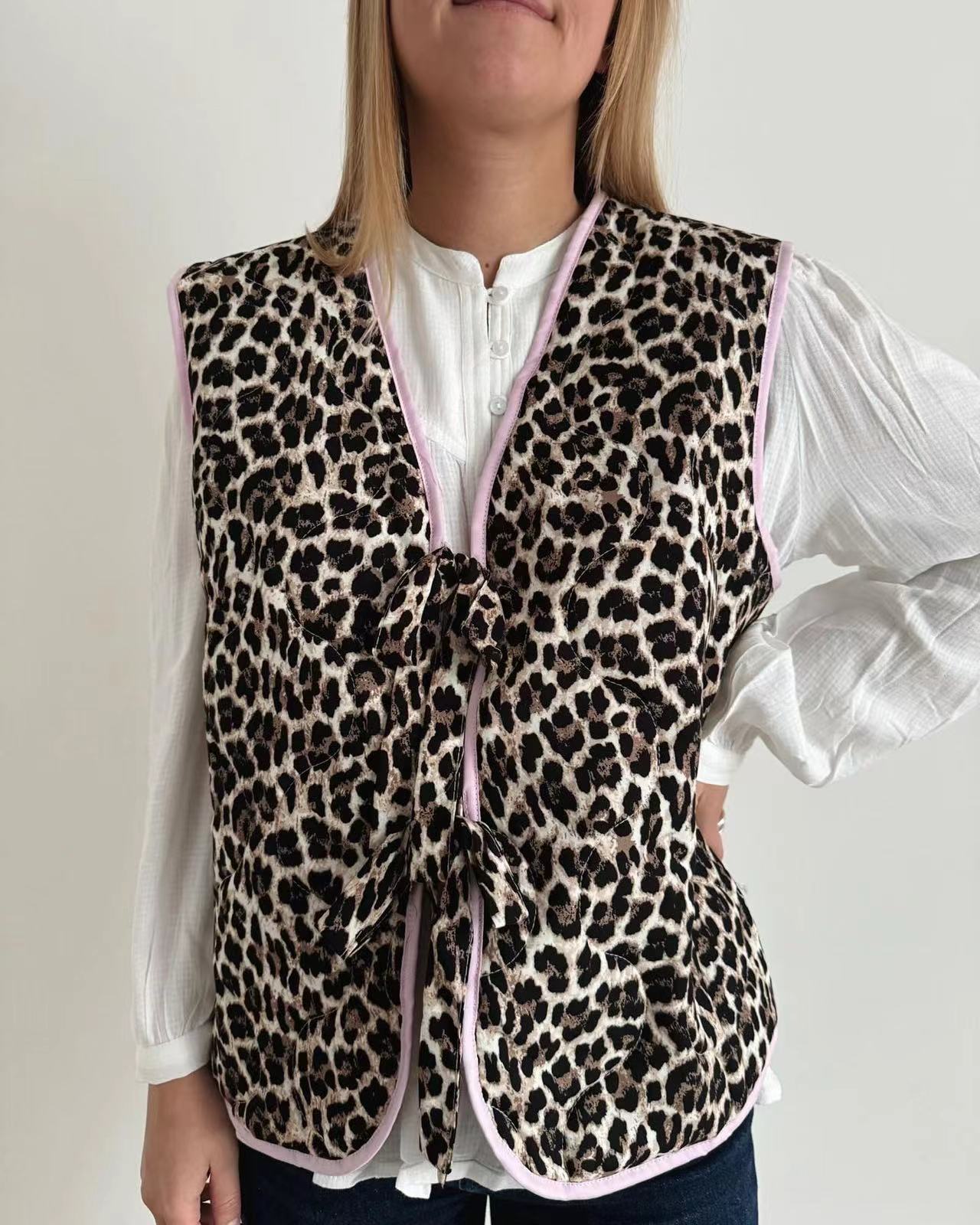 Oranji ® | Luipaardprint en strikvest