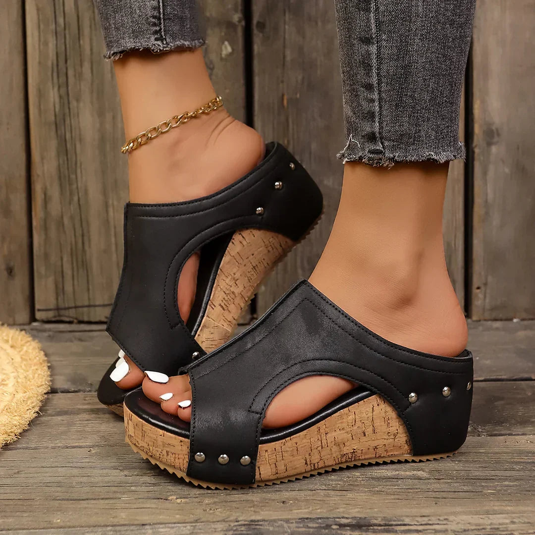Lumi - Wedge Sandalen met Studs