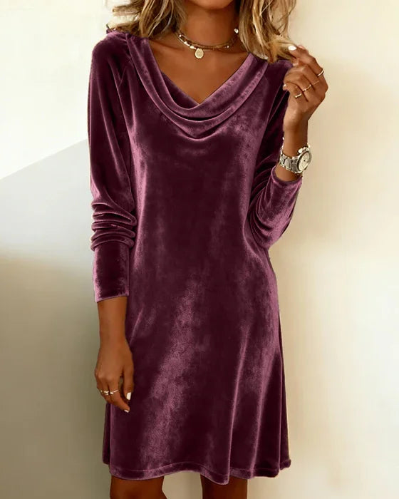 Serena – Luxe, soepelvallende velvet jurk