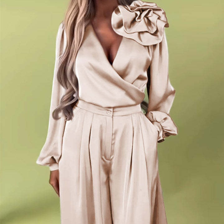Witoria | Elegante satijnen set – lange mouwen wikkelshirt en brede broek