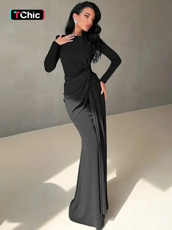 De “Valentina” Rimpel Maxi Jurk — Crimson Elegance Editie