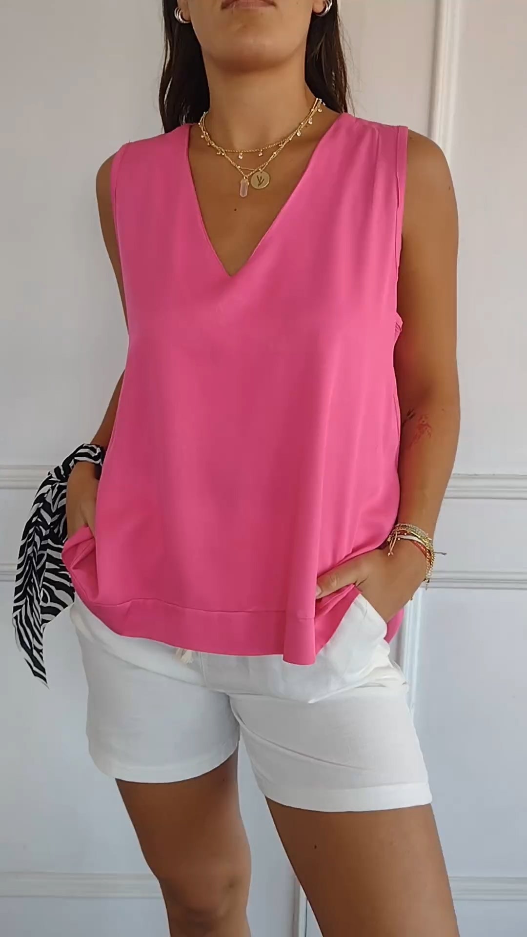 Oranji ® | Nellie | Elegante mouwloze top met v-hals